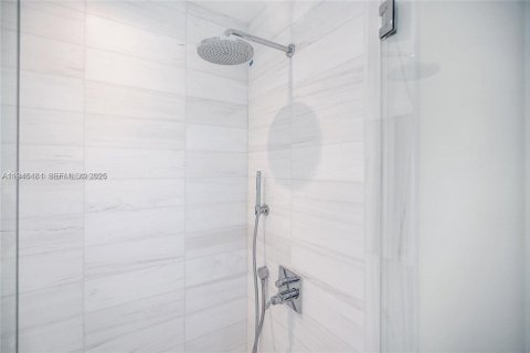 Condo in Miami, Florida, 1 bedroom  № 1997690 - photo 20