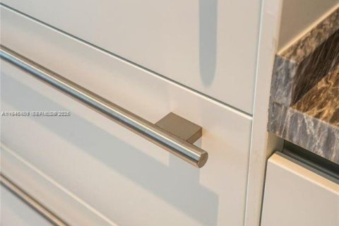 Condo in Miami, Florida, 1 bedroom  № 1997690 - photo 12