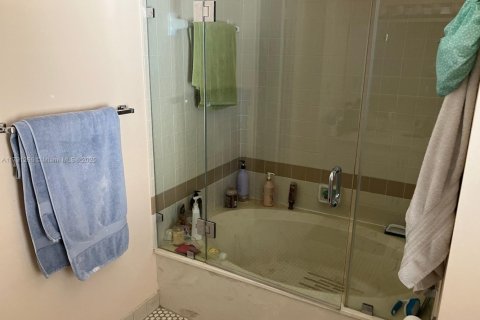 Купить кондоминиум в Авентура, Флорида 2 спальни, 126.35м2, № 1957661 - фото 15
