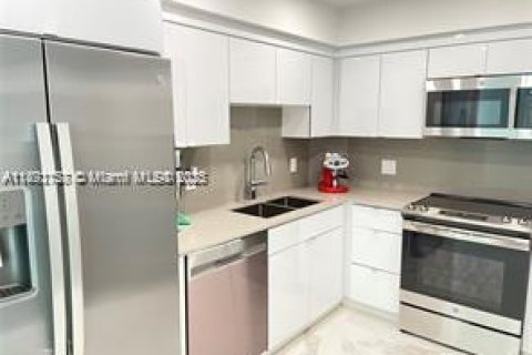 Copropriété à louer à Miami Beach, Floride: 1 chambre, 87.14 m2 № 1946427 - photo 3