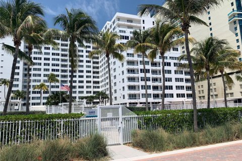 Copropriété à louer à Miami Beach, Floride: 1 chambre, 87.14 m2 № 1946427 - photo 1