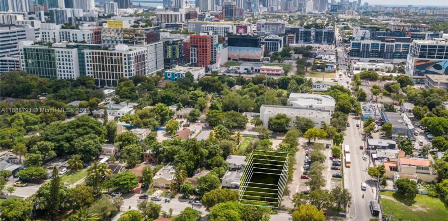 Propiedad comercial en Miami, Florida № 1942655