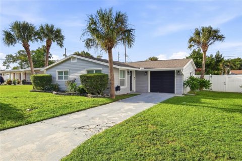 House in Tampa, Florida 3 bedrooms, 142.42 sq.m. № 2362576