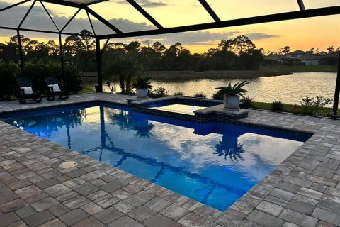 House in Venice, Florida 4 bedrooms, 260.59 sq.m. № 2139165 - photo 4