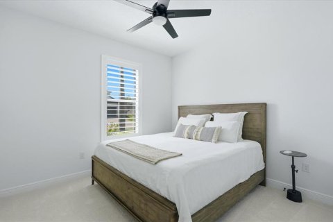 House in Venice, Florida 4 bedrooms, 260.59 sq.m. № 2139165 - photo 24