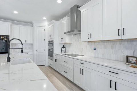 House in Venice, Florida 4 bedrooms, 260.59 sq.m. № 2139165 - photo 12