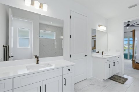 House in Venice, Florida 4 bedrooms, 260.59 sq.m. № 2139165 - photo 17