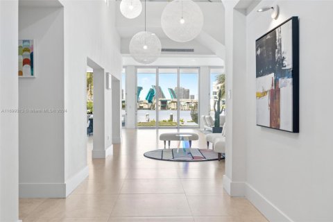 Casa en alquiler en Sunny Isles Beach, Florida, 4 dormitorios, 457.92 m2 № 2037318 - foto 15
