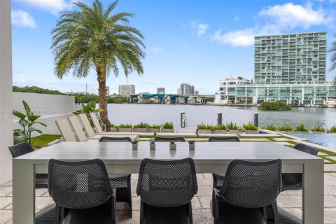 Casa en alquiler en Sunny Isles Beach, Florida, 4 dormitorios, 457.92 m2 № 2037318 - foto 7