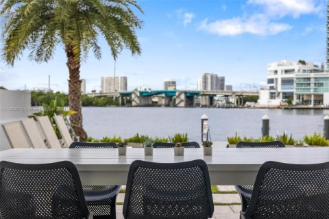 Casa en alquiler en Sunny Isles Beach, Florida, 4 dormitorios, 457.92 m2 № 2037318 - foto 8