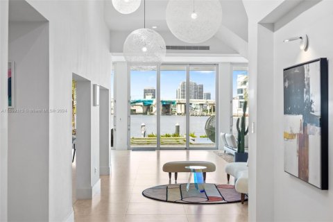 Casa en alquiler en Sunny Isles Beach, Florida, 4 dormitorios, 457.92 m2 № 2037318 - foto 22