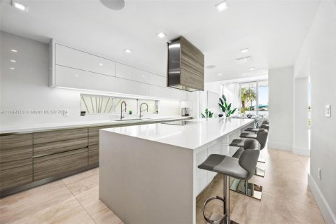 Casa en alquiler en Sunny Isles Beach, Florida, 4 dormitorios, 457.92 m2 № 2037318 - foto 29