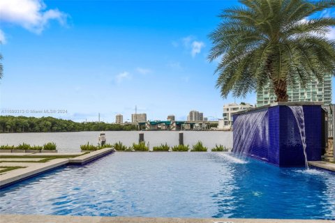 Casa en alquiler en Sunny Isles Beach, Florida, 4 dormitorios, 457.92 m2 № 2037318 - foto 10