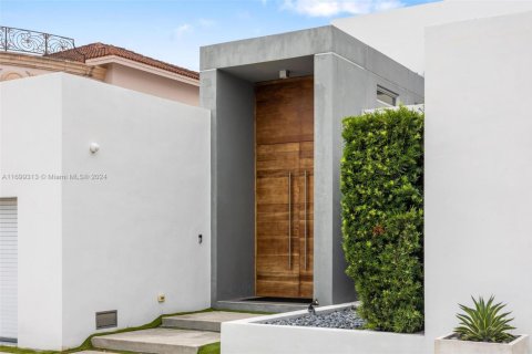 Casa en alquiler en Sunny Isles Beach, Florida, 4 dormitorios, 457.92 m2 № 2037318 - foto 2