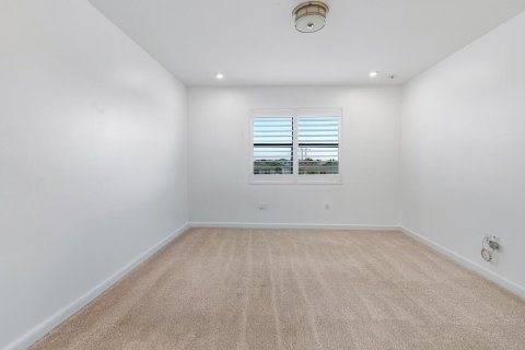 Townhouse in Port St. Lucie, Florida 3 bedrooms, 162.95 sq.m. № 2374962 - photo 18