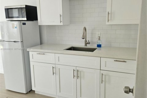 Снять в аренду виллу или дом в Халландейл-Бич, Флорида № 2065125 - фото 3