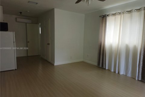 Снять в аренду виллу или дом в Халландейл-Бич, Флорида № 2065125 - фото 2