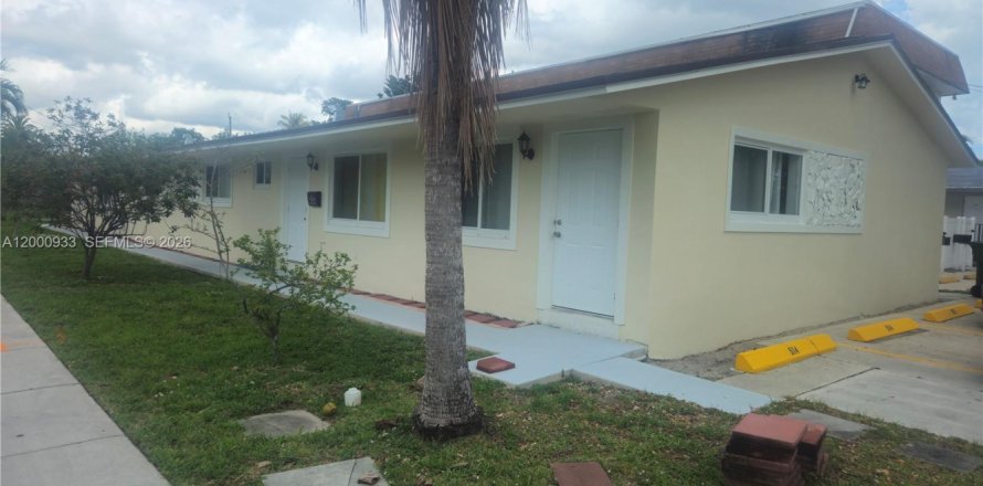 Студия в Халландейл-Бич, Флорида № 2065125