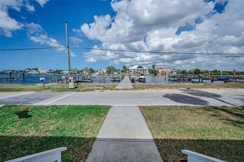 Villa ou maison à vendre à Port Richey, Floride: 5 chambres, 325.62 m2 № 2147729 - photo 19