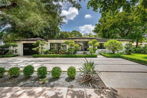 House in Coral Gables, Florida 3 bedrooms, 185.99 sq.m. № 2274909