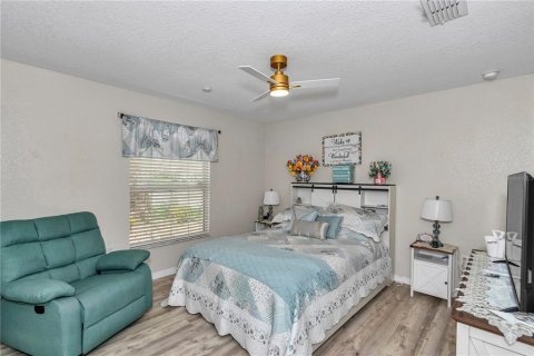House in Oxford, Florida 4 bedrooms, 206.61 sq.m. № 2225082 - photo 28