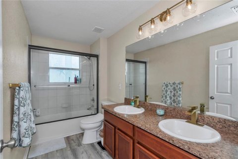 House in Oxford, Florida 4 bedrooms, 206.61 sq.m. № 2225082 - photo 30