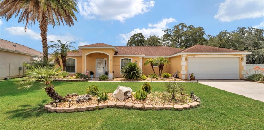 House in Oxford, Florida 4 bedrooms, 206.61 sq.m. № 2225082