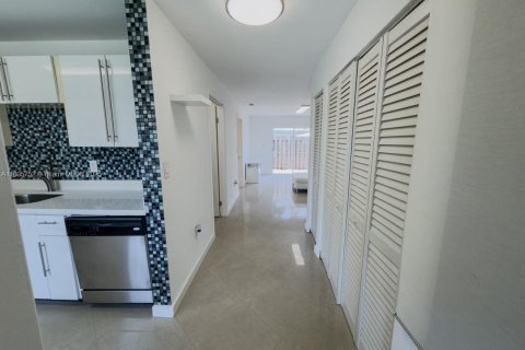 Condominio en venta en Pembroke Pines, Florida, 1 dormitorio, 56.67 m2 № 1942941 - foto 10