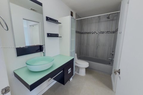Condominio en venta en Pembroke Pines, Florida, 1 dormitorio, 56.67 m2 № 1942941 - foto 17