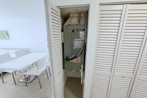 Condominio en venta en Pembroke Pines, Florida, 1 dormitorio, 56.67 m2 № 1942941 - foto 22