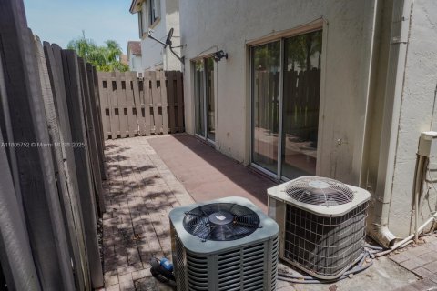 Condominio en venta en Pembroke Pines, Florida, 1 dormitorio, 56.67 m2 № 1942941 - foto 24