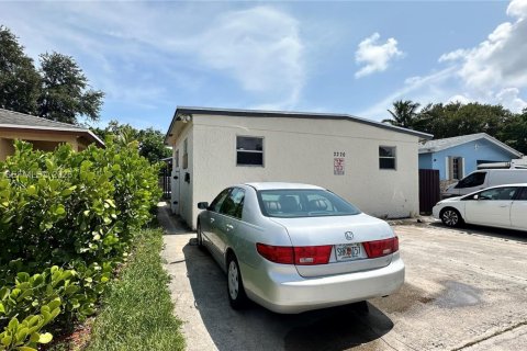 House in Hollywood, Florida 2 bedrooms, 191.47 sq.m. № 2169322