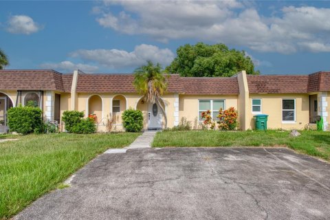 Casa en alquiler en Seminole, Florida, 2 dormitorios, 84.54 m2 № 1858049 - foto 1