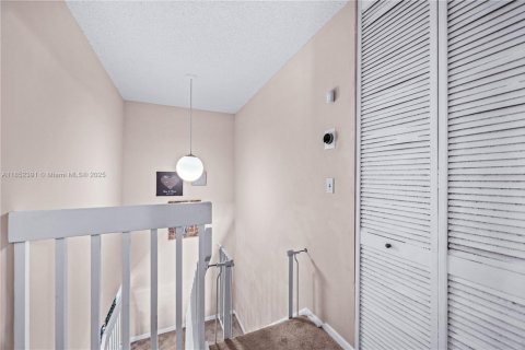 Townhouse in Coconut Creek, Florida 2 bedrooms, 109.81 sq.m. № 1859111 - photo 14