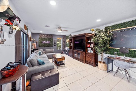 Townhouse in Coconut Creek, Florida 2 bedrooms, 109.81 sq.m. № 1859111 - photo 3