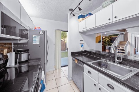 Townhouse in Coconut Creek, Florida 2 bedrooms, 109.81 sq.m. № 1859111 - photo 11
