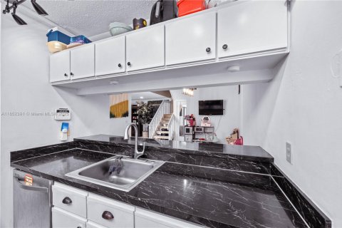Townhouse in Coconut Creek, Florida 2 bedrooms, 109.81 sq.m. № 1859111 - photo 9