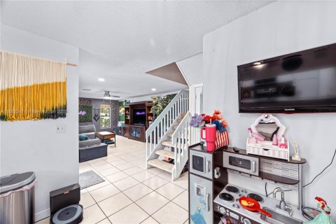 Townhouse in Coconut Creek, Florida 2 bedrooms, 109.81 sq.m. № 1859111 - photo 12