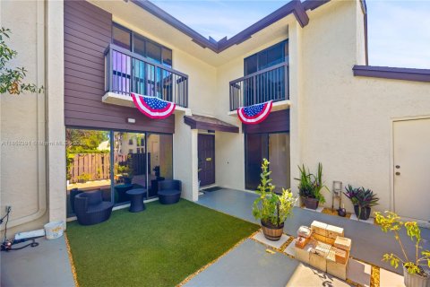 Townhouse in Coconut Creek, Florida 2 bedrooms, 109.81 sq.m. № 1859111 - photo 1