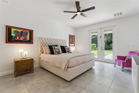 House in Winter Garden, Florida 7 bedrooms, 437.01 sq.m. № 2411543 - photo 8