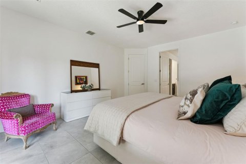 House in Winter Garden, Florida 7 bedrooms, 437.01 sq.m. № 2411543 - photo 27