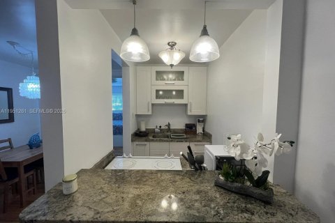 Condo in Key Biscayne, Florida № 2153134 - photo 8