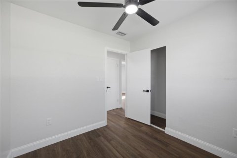 House in Plant City, Florida 4 bedrooms, 164.07 sq.m. № 2217172 - photo 15
