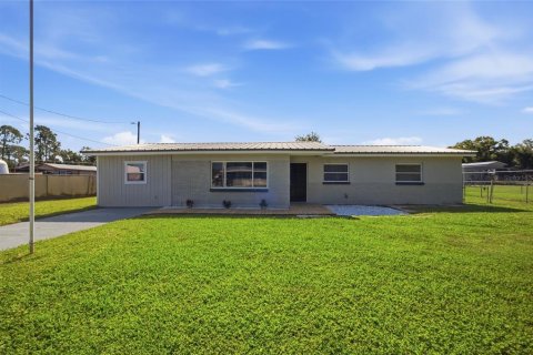 House in Plant City, Florida 4 bedrooms, 164.07 sq.m. № 2217172 - photo 2