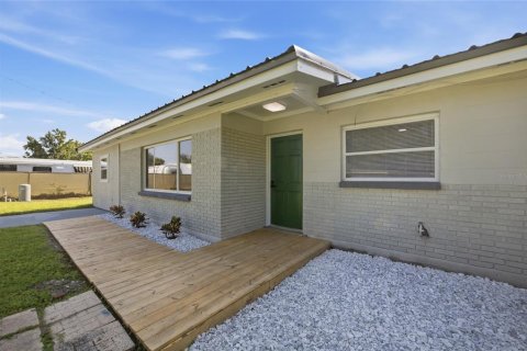 House in Plant City, Florida 4 bedrooms, 164.07 sq.m. № 2217172