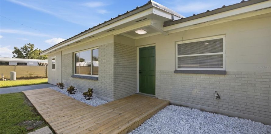 House in Plant City, Florida 4 bedrooms, 164.07 sq.m. № 2217172
