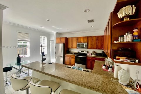 Touwnhouse à louer à Doral, Floride: 4 chambres, 214.6 m2 № 2066720 - photo 3