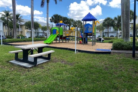 Touwnhouse à louer à Doral, Floride: 4 chambres, 214.6 m2 № 2066720 - photo 10