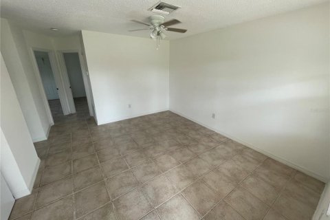 Apartment in New Port Richey, Florida 2 bedrooms, 65.03 sq.m. № 1912925 - photo 3