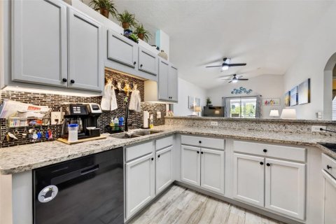 House in Clermont, Florida 3 bedrooms, 117.06 sq.m. № 2236077 - photo 16
